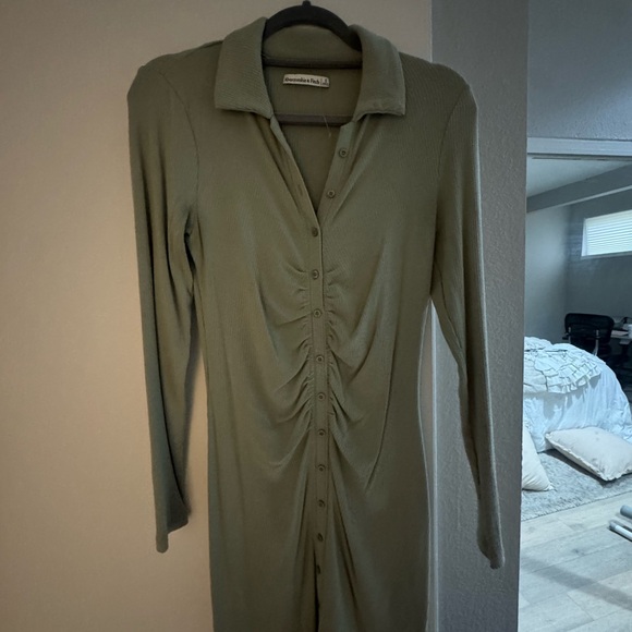 Green Button-Up Ribbed Dress - Picture 4 of 4